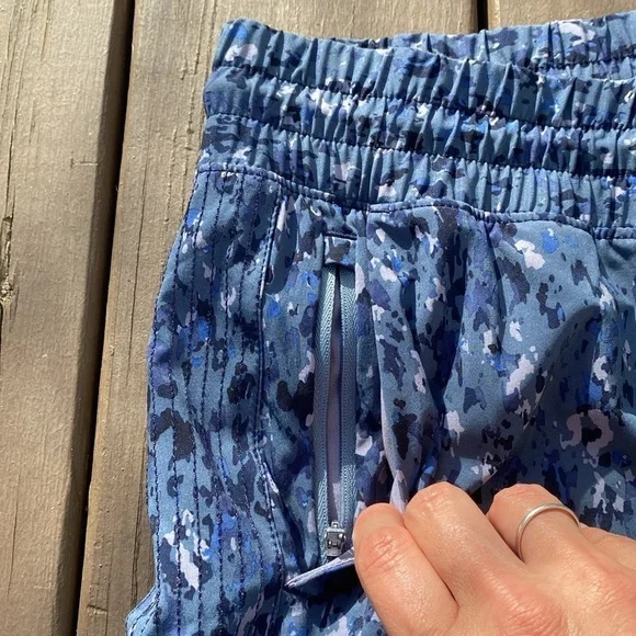 Athleta Avenue Wide Leg Crop Pants in blue print size 10 - Picture 9 of 15